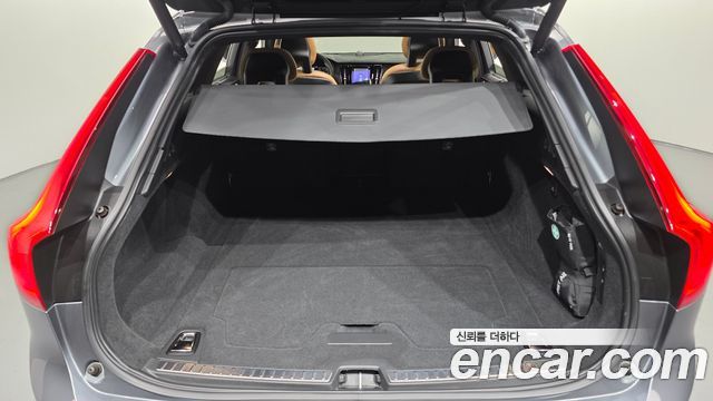 Volvo V90 2018 — photo 23