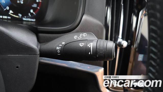 Volvo V90 2018 — photo 27
