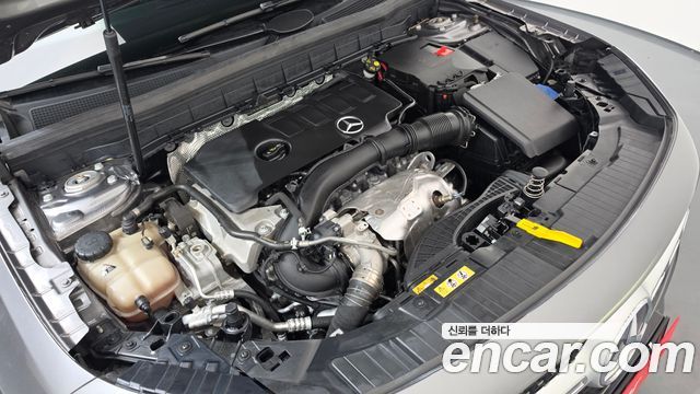 Mercedes-Benz GLB-Class 2021 — photo 6