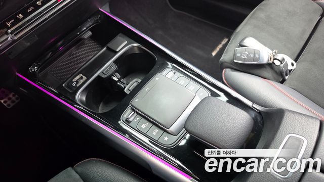 Mercedes-Benz GLB-Class 2021 — photo 12