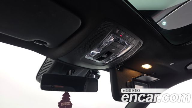 Mercedes-Benz GLB-Class 2021 — photo 26