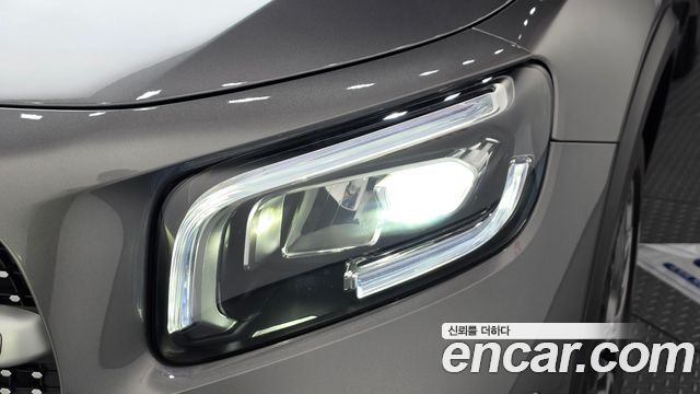 Mercedes-Benz GLB-Class 2021 — photo 8