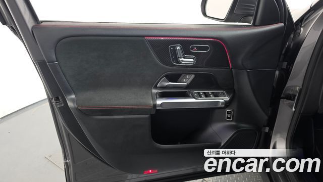 Mercedes-Benz GLB-Class 2021 — photo 14