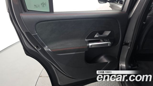 Mercedes-Benz GLB-Class 2021 — photo 15