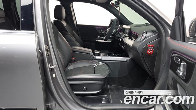 Mercedes-Benz GLB-Class 2021 — photo 16