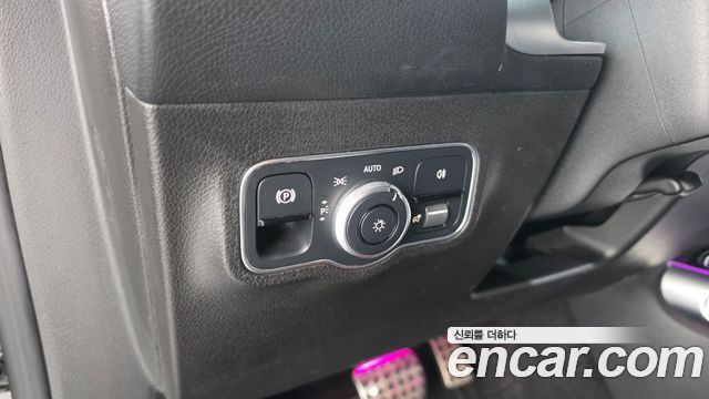 Mercedes-Benz GLB-Class 2021 — photo 28