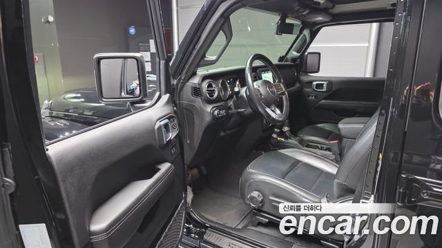 Jeep Wrangler 2021 — photo 13