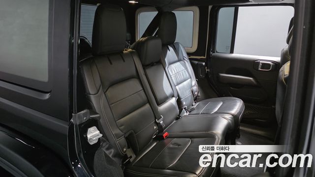Jeep Wrangler 2021 — photo 17