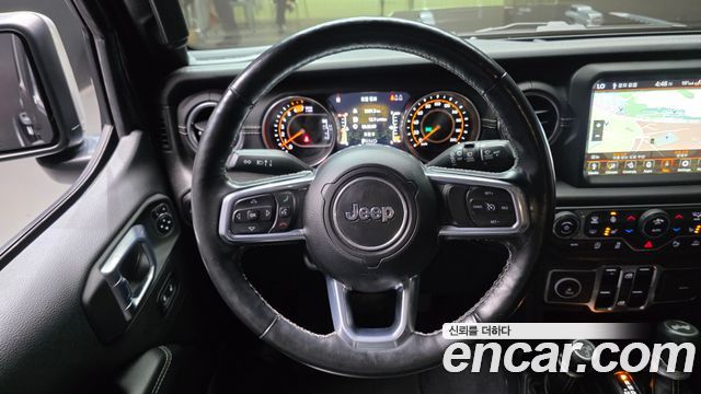 Jeep Wrangler 2021 — photo 19