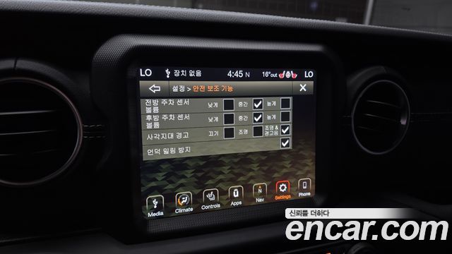 Jeep Wrangler 2021 — photo 21