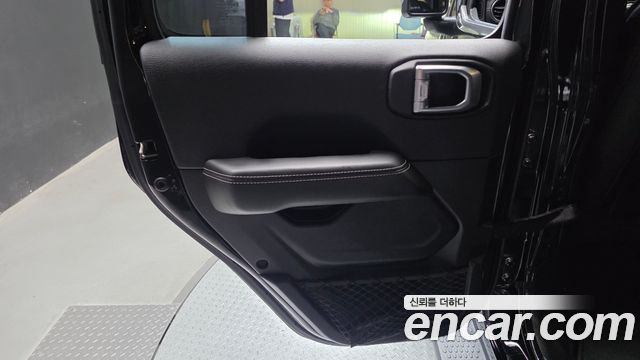 Jeep Wrangler 2021 — photo 15