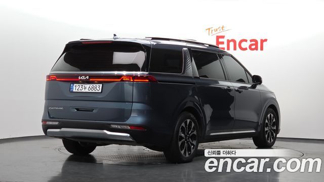 Kia Canival 2021 — photo 2