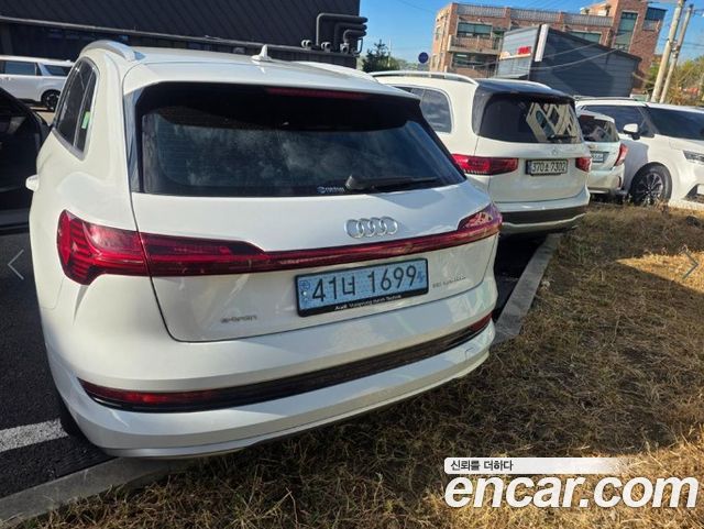 Audi e-tron 2020 — photo 2