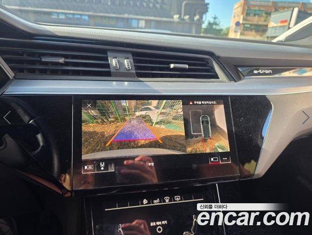Audi e-tron 2020 — photo 6