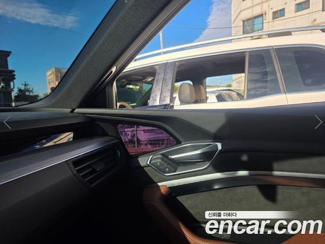 Audi e-tron 2020 — photo 10