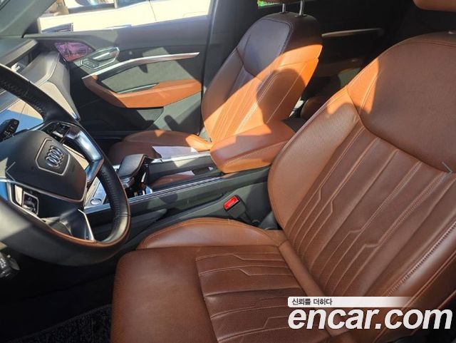 Audi e-tron 2020 — photo 11