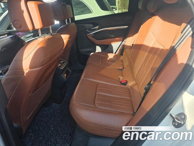 Audi e-tron 2020 — photo 12