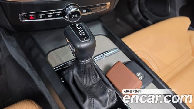 Volvo V60 2020 — photo 12