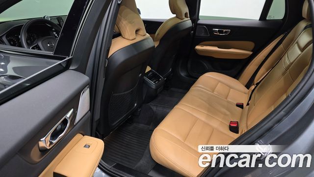 Volvo V60 2020 — photo 18