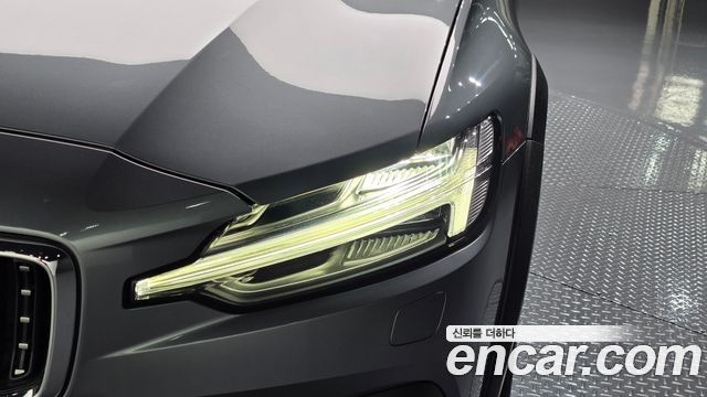 Volvo V60 2020 — photo 8