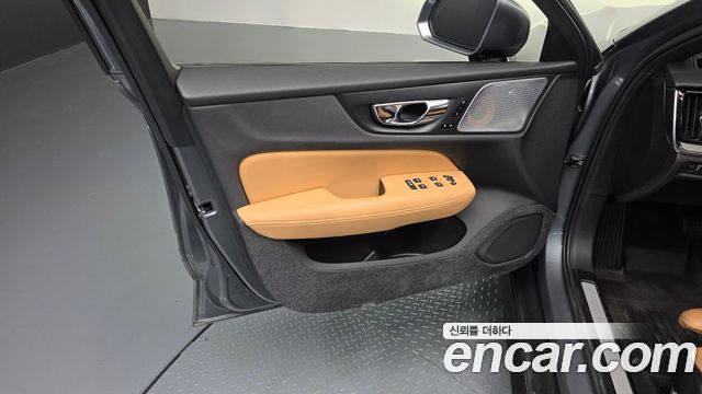 Volvo V60 2020 — photo 14