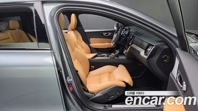 Volvo V60 2020 — photo 16