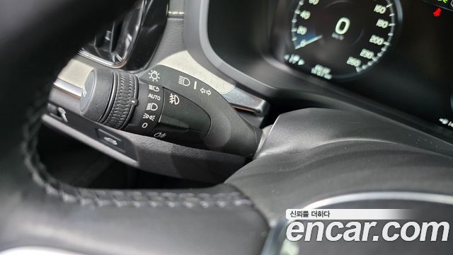 Volvo V60 2020 — photo 27