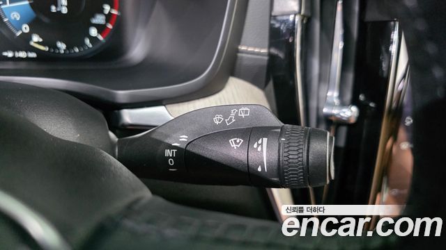 Volvo V60 2020 — photo 28