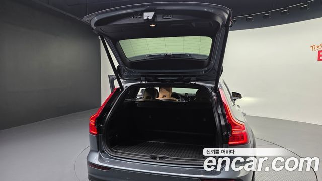 Volvo V60 2020 — photo 33