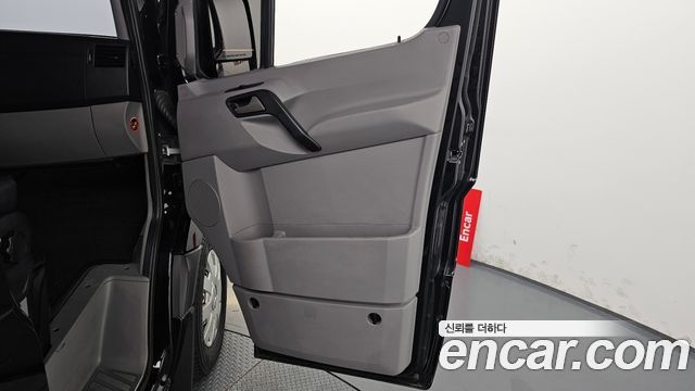 Mercedes-Benz Sprinter 2017 — photo 15
