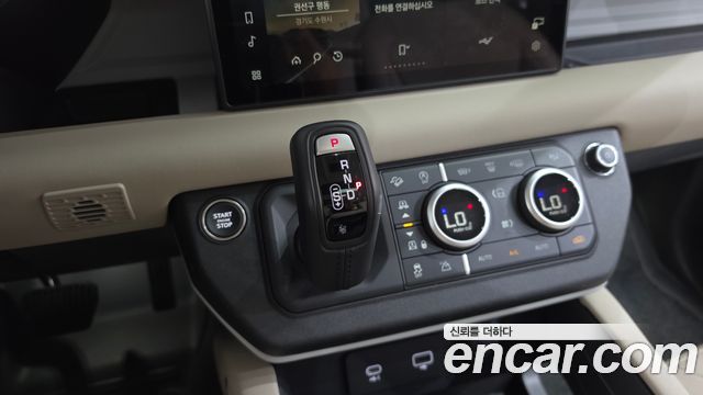 Land Rover Defender 2024 — photo 12