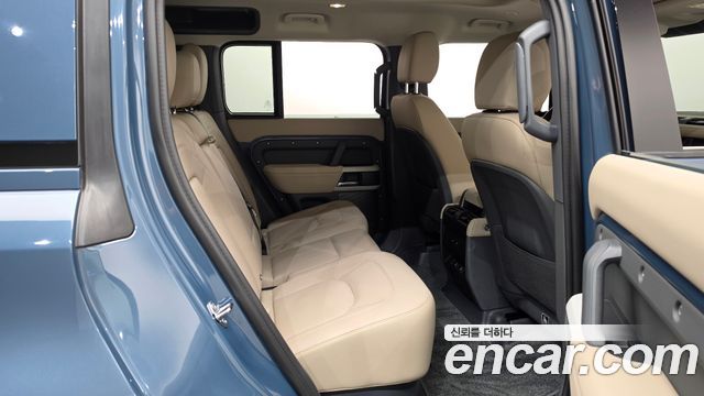 Land Rover Defender 2024 — photo 17