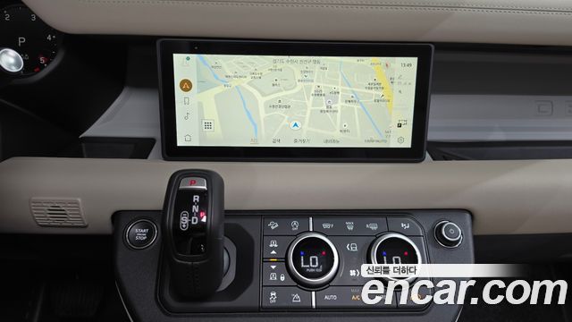 Land Rover Defender 2024 — photo 19