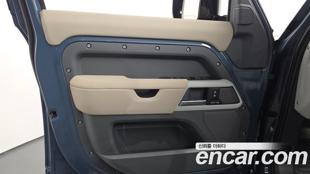 Land Rover Defender 2024 — photo 14