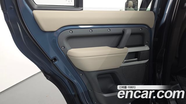 Land Rover Defender 2024 — photo 15