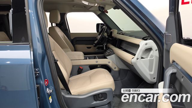 Land Rover Defender 2024 — photo 16