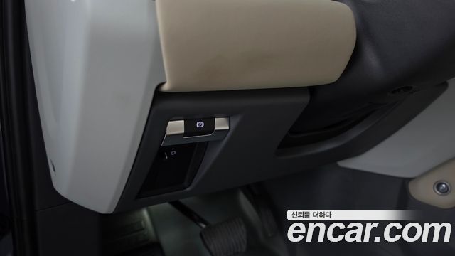 Land Rover Defender 2024 — photo 28