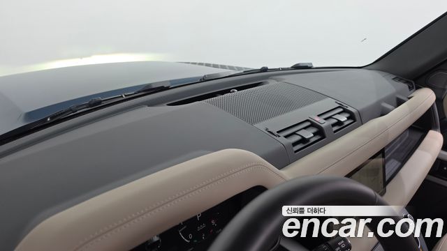 Land Rover Defender 2024 — photo 33