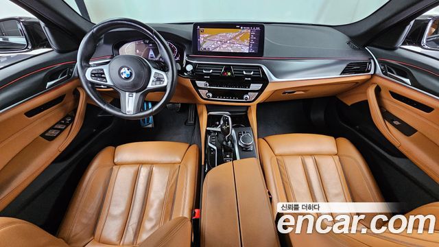 BMW 5-Series 2022 — photo 10