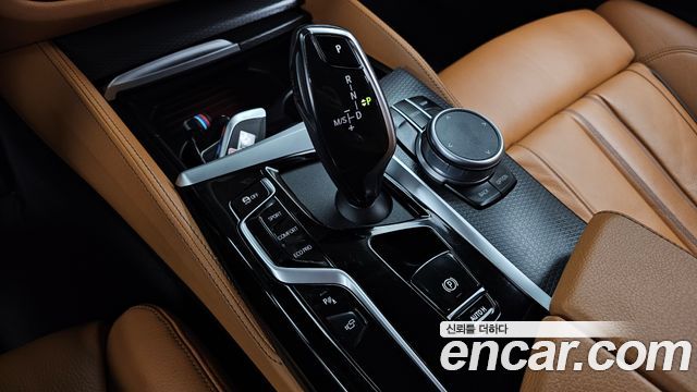BMW 5-Series 2022 — photo 12