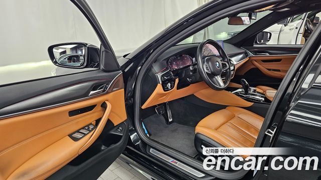 BMW 5-Series 2022 — photo 13