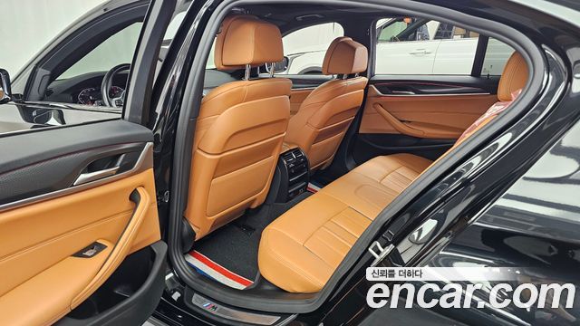 BMW 5-Series 2022 — photo 18