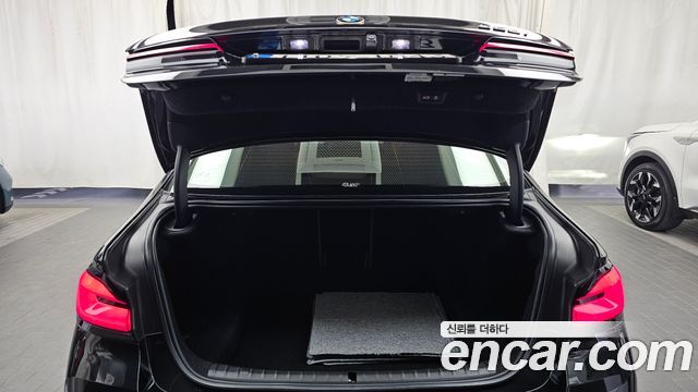 BMW 5-Series 2022 — photo 26