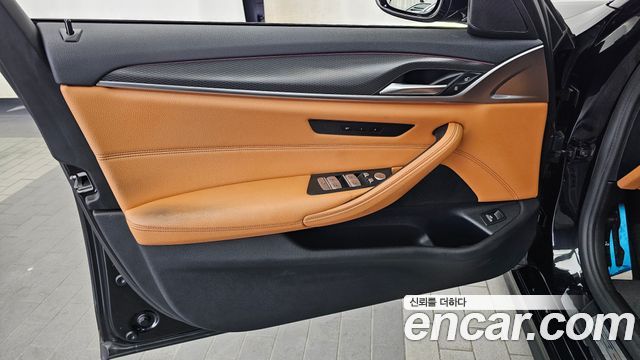 BMW 5-Series 2022 — photo 14