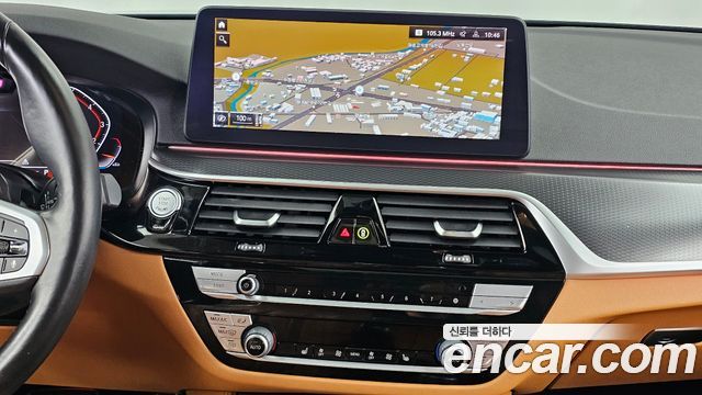 BMW 5-Series 2022 — photo 27