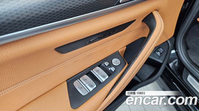 BMW 5-Series 2022 — photo 35