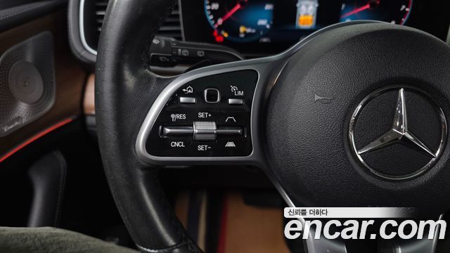 Mercedes-Benz GLE-Class 2020 — photo 17