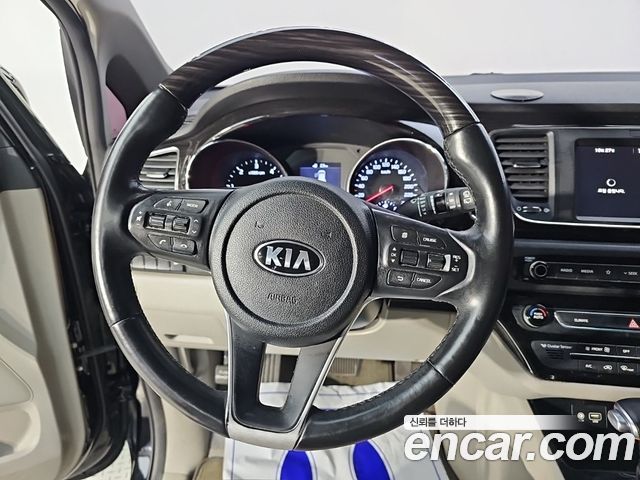 Kia Canival 2019 — photo 9