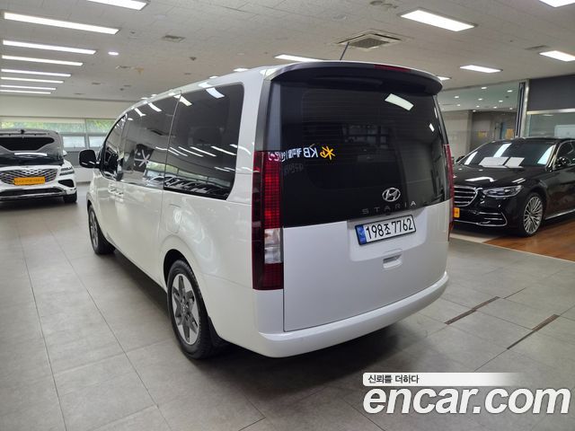 Hyundai Staria 2023 — photo 2
