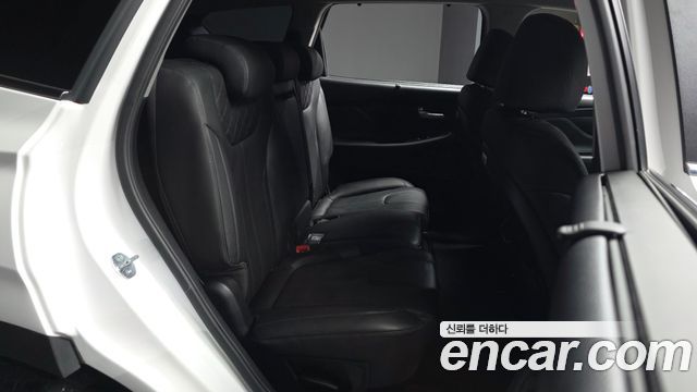Hyundai Santafe 2023 — photo 18